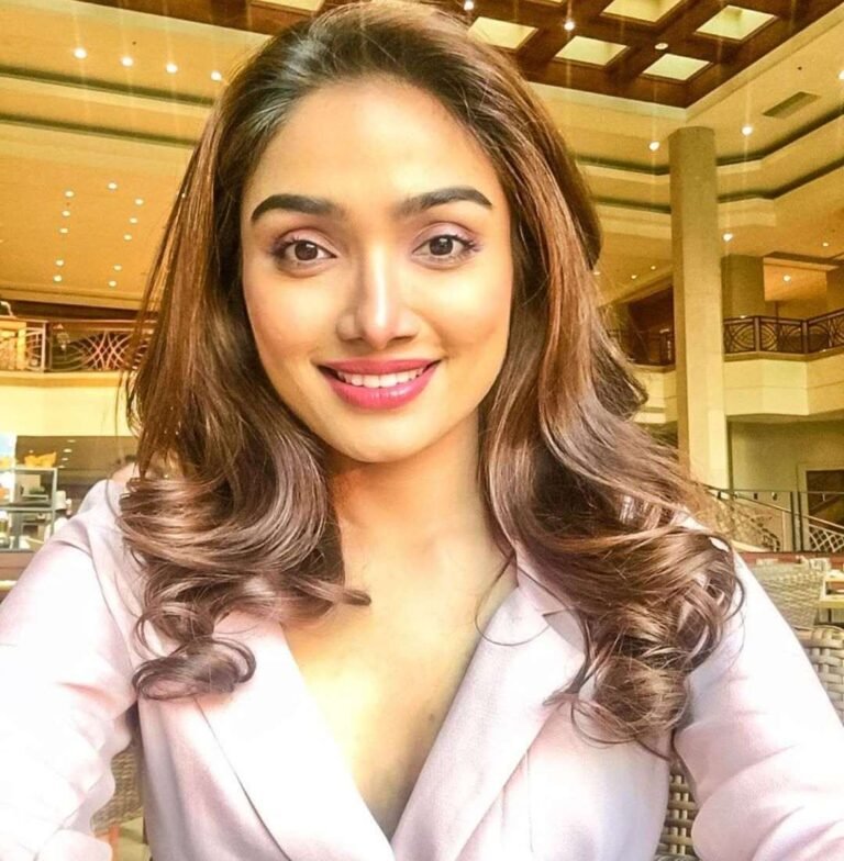 Aishwarya Devan Biography & Net Worth, Age, Career, Lifestyle