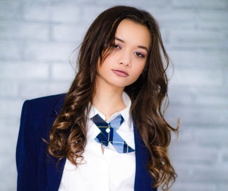Alex De La Flor Biography & Net Worth, Age, Career, Lifestyle