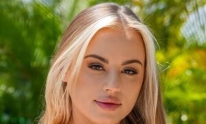 Anna Claire Clouds Biography & Net Worth, Age, Career, Lifestyle