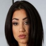 Demi Lowe Biography & Net Worth, Age, Career, Lifestyle
