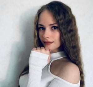 Emilia Shot Biography & Net Worth, Age, Career, Lifestyle