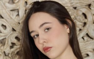 Emily Eliot Biography & Net Worth, Age, Career, Lifestyle