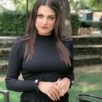 Himanshi Khurana Biography & Net Worth, Age, Career, Lifestyle