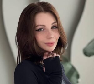 Lesya Moon Biography & Net Worth, Age, Career, Lifestyle