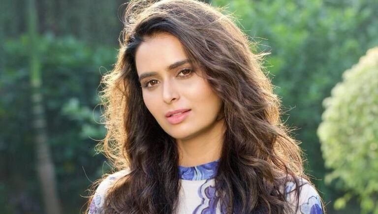 Meenakshi Dixit Biography & Net Worth, Age, Career, Lifestyle