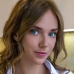 Oxana Chic Biography & Net Worth, Age, Career, Lifestyle