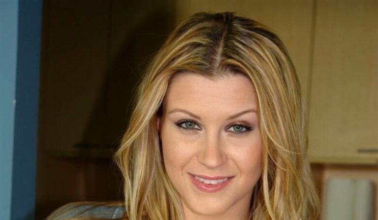Sara Stone Biography & Net Worth, Age, Career, Lifestyle