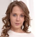 Stasia Si Biography & Net Worth, Age, Career, Lifestyle