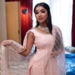 Yasmina Khan Biography & Net Worth, Age, Career, Lifestyle